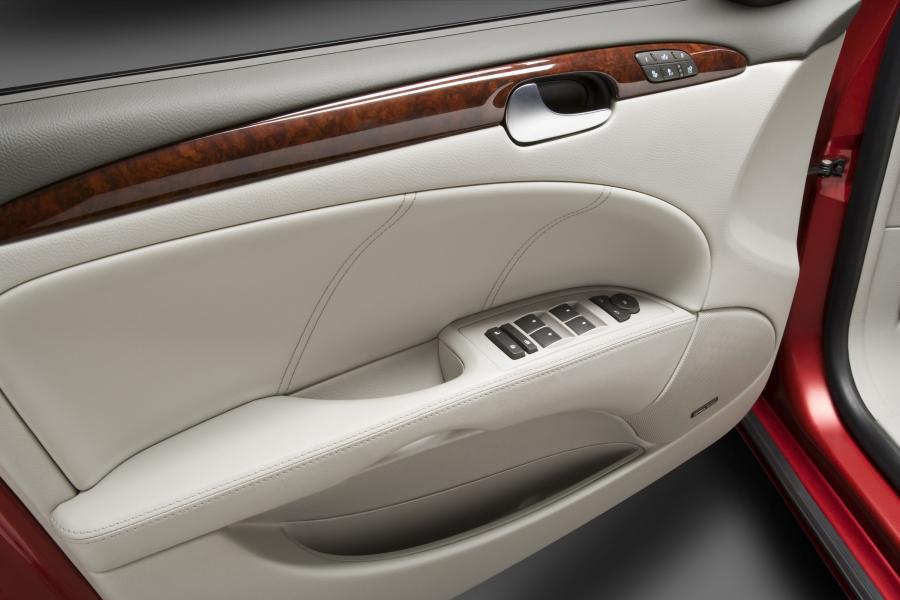  Buick Lucerne 2006 года  (фото 8 из 81)